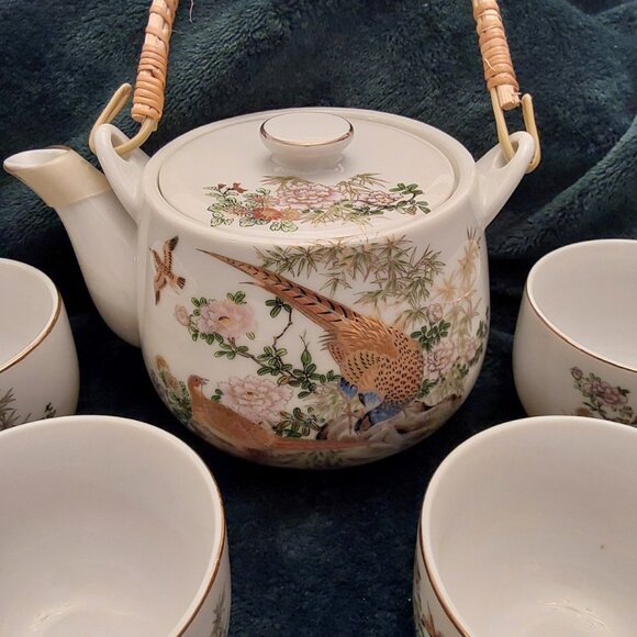 VINTAGE JAPAN TEAPOT BAMBOO HANDLE, PEACOCK DESIGN 4 MATCHING CUPS GORGEOUS SET - Picture 8 of 13